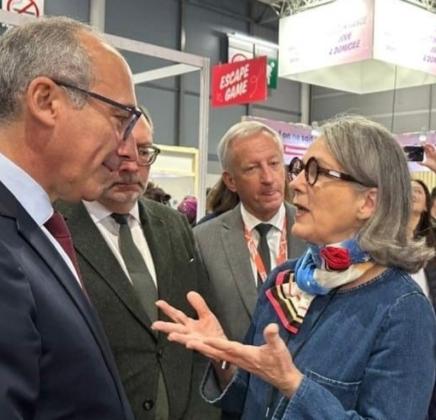 Marie-Pierre Le Breton, présidente de VYV 3 Ile-de-France, a échangé avec Paul Christophe, ministre des solidarités, de l’autonomie et de l’égalité entre les hommes et les femmes sur le stand VYV Domicile