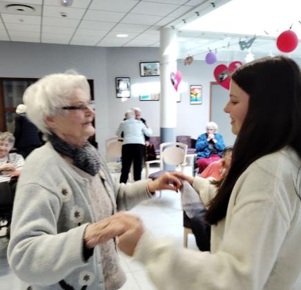 une jeune en mission de service civique au sein d'un ehpad